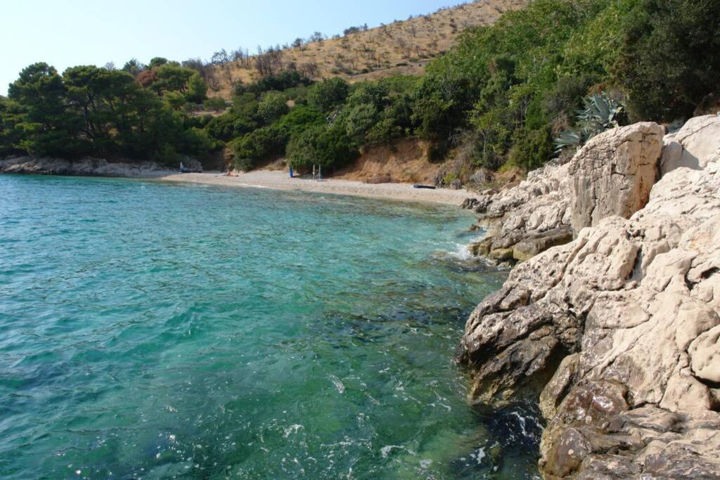 A Small Stone House By The Sea, In A Wineyard Nerežišće Exterior foto